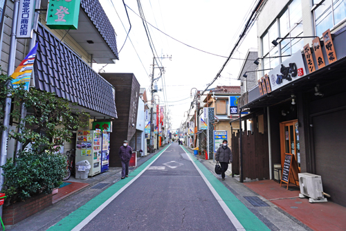 色々楽しめるお店が集う