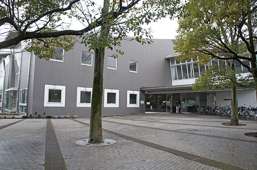 小田原市立中央図書館（かもめ）